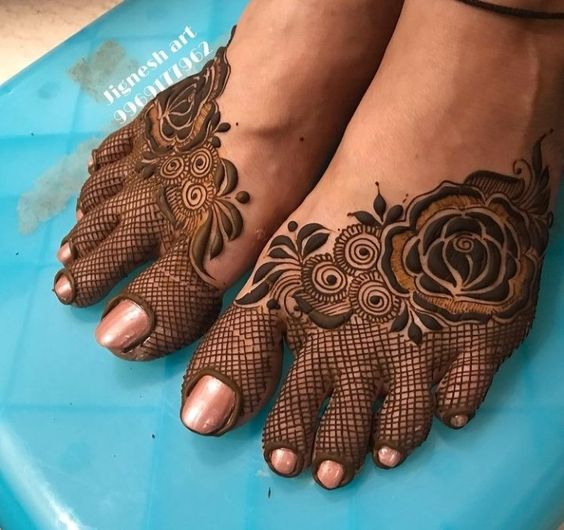 Easy Pair Ki Mehndi Design Simple