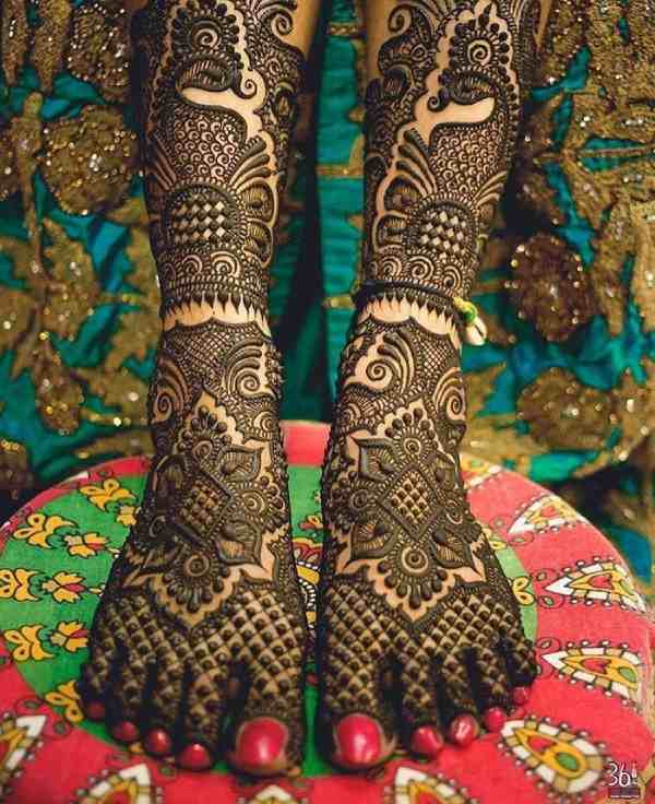 Stylish Leg Mehndi Design