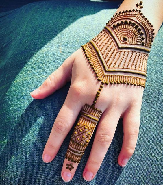 Right Hand Back Side Mehndi Design