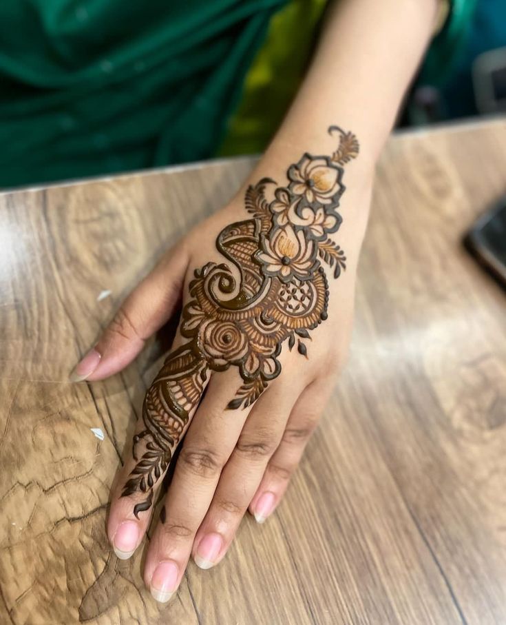 Right Hand Back Side Mehndi Design